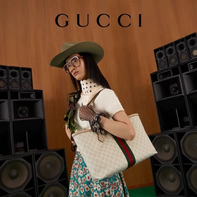 Justierbare eingebrannte Umhängetasche mittleres Gucci Ophidia Tote White For Woman