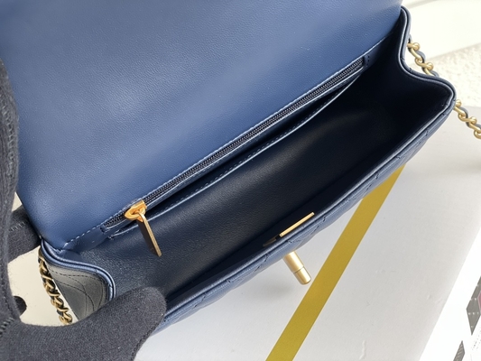 Gekörntes Lammfell Kaviar-Chanel Mini Rectangular Caviars 2020 u. Goldtone Metall