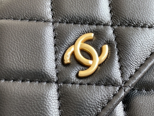 Schwarze Mini Coco Chanel WOC-Kupplungs-Handtaschen-Geldbörse auf einer Kette CF20