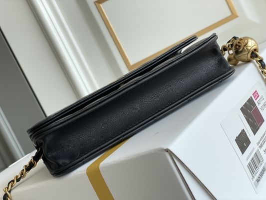 Schwarze Mini Coco Chanel WOC-Kupplungs-Handtaschen-Geldbörse auf einer Kette CF20