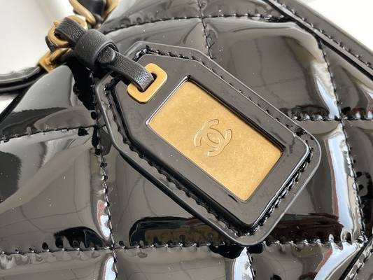 Chanel Flap Bag-Lackleder-Tofu-Taschen-Schwarz-Gold 2022 der Frauen-22k