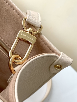 Sahnesafran-riesiges Monogramm OnTheGo Millimeter Louis Vuitton Messenger Bag For Ipad Mini