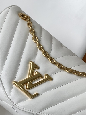 LV Preloved brannte Tasche M58549 New Wave Kettentasche ein