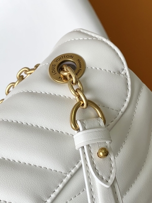LV Preloved brannte Tasche M58549 New Wave Kettentasche ein