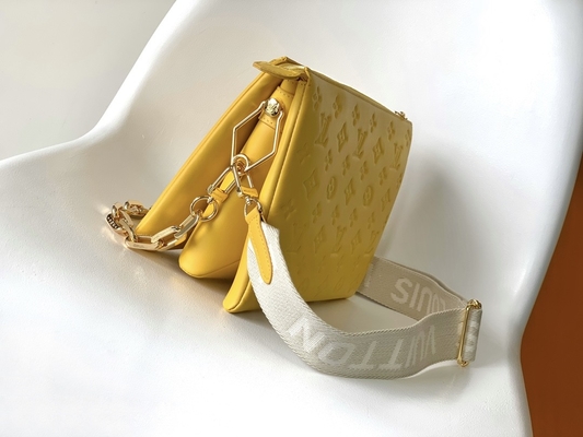 Sonnenblumen-Monogramm prägte kundenspezifische eingebrannte Taschen Coussin P.M. Louis Vuitton Puffy Lambskin