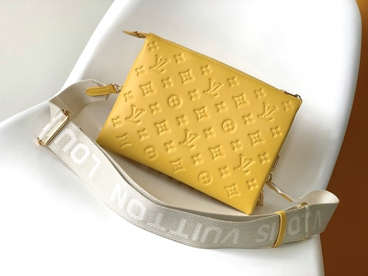 Sonnenblumen-Monogramm prägte kundenspezifische eingebrannte Taschen Coussin P.M. Louis Vuitton Puffy Lambskin