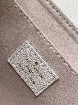 Lieblingsleder creme-Mini Sling Bag Brandeds LV Rose Trianon Two Monogram Empreinte