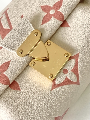 Lieblingsleder creme-Mini Sling Bag Brandeds LV Rose Trianon Two Monogram Empreinte
