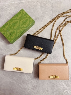 Hellrosa lederne Mini Designer Purses Gucci Python-Geldbörse auf Ketten-WOC mit dem Ineinander greifen von G
