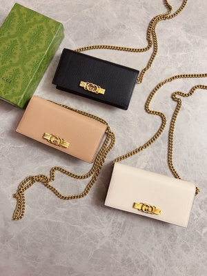 Hellrosa lederne Mini Designer Purses Gucci Python-Geldbörse auf Ketten-WOC mit dem Ineinander greifen von G