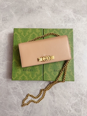 Hellrosa lederne Mini Designer Purses Gucci Python-Geldbörse auf Ketten-WOC mit dem Ineinander greifen von G