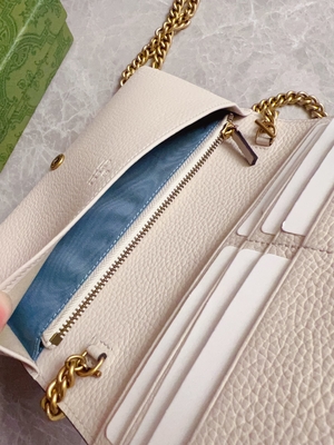 Hellrosa lederne Mini Designer Purses Gucci Python-Geldbörse auf Ketten-WOC mit dem Ineinander greifen von G