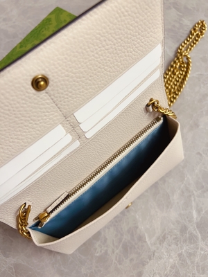 Hellrosa lederne Mini Designer Purses Gucci Python-Geldbörse auf Ketten-WOC mit dem Ineinander greifen von G