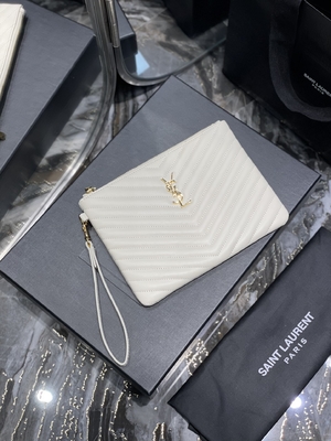 Monogramm steppte ledernes YVES SAINT LAURENT steppte Lederbeutel-Umschlag-Kupplung
