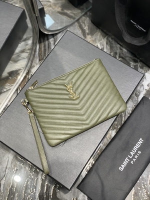 Monogramm steppte ledernes YVES SAINT LAURENT steppte Lederbeutel-Umschlag-Kupplung