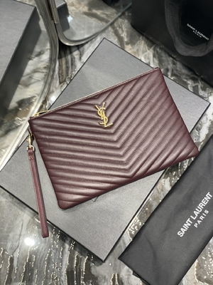 Monogramm steppte ledernes YVES SAINT LAURENT steppte Lederbeutel-Umschlag-Kupplung