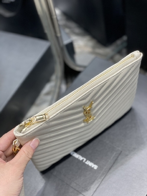 Monogramm steppte ledernes YVES SAINT LAURENT steppte Lederbeutel-Umschlag-Kupplung