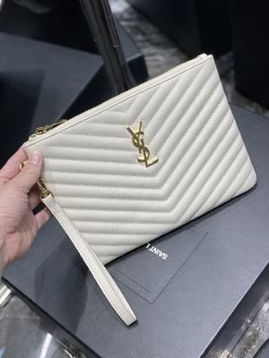 Monogramm steppte ledernes YVES SAINT LAURENT steppte Lederbeutel-Umschlag-Kupplung