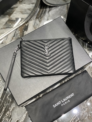 Monogramm steppte ledernes YVES SAINT LAURENT steppte Lederbeutel-Umschlag-Kupplung