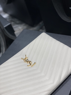 Monogramm steppte ledernes YVES SAINT LAURENT steppte Lederbeutel-Umschlag-Kupplung
