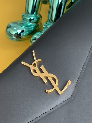 Prägeartiges Heiliges Laurent Preloved Branded Bag Uptown lederne Clutch Grain De Poudre