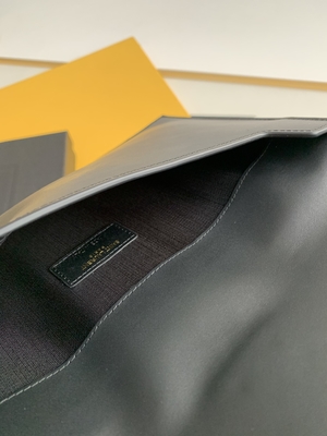 Prägeartiges Heiliges Laurent Preloved Branded Bag Uptown lederne Clutch Grain De Poudre
