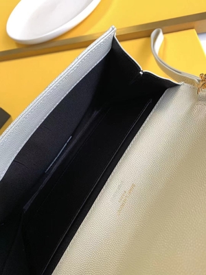Kaviar YVES SAINT LAURENT-Monogramm steppte lederne Umschlag-Handtasche