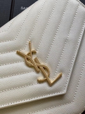 Kaviar YVES SAINT LAURENT-Monogramm steppte lederne Umschlag-Handtasche
