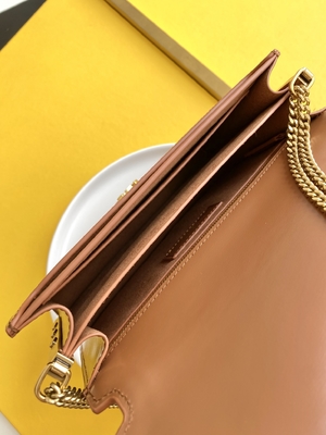 Heiliges Laurent Preloved Branded Bag YVES SAINT LAURENT Cassandra Shoulder Bag
