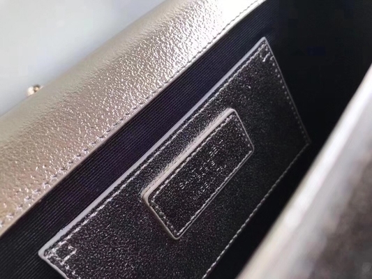 Nackenbands- mit Halterungpolyester-Saint Laurent YVES SAINT LAURENT Woc-Tasche mit Reißverschluss-Schließungs-Silber