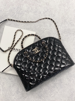 Kleiner Chanel Patent Calfskin Shopping Bag mit Retro- Dame Style