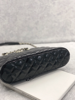 Kleiner Chanel Patent Calfskin Shopping Bag mit Retro- Dame Style