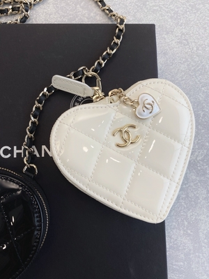 Lackiertes KettenKalbsleder Preloved brannte Taschen-Gold Tone Metal Black And White ein