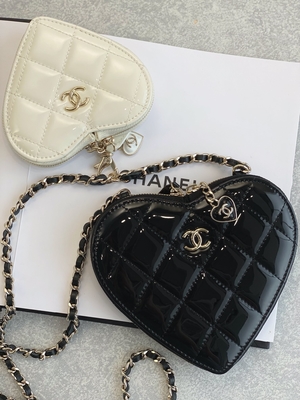 Lackiertes KettenKalbsleder Preloved brannte Taschen-Gold Tone Metal Black And White ein