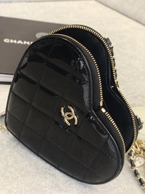 Lackiertes KettenKalbsleder Preloved brannte Taschen-Gold Tone Metal Black And White ein